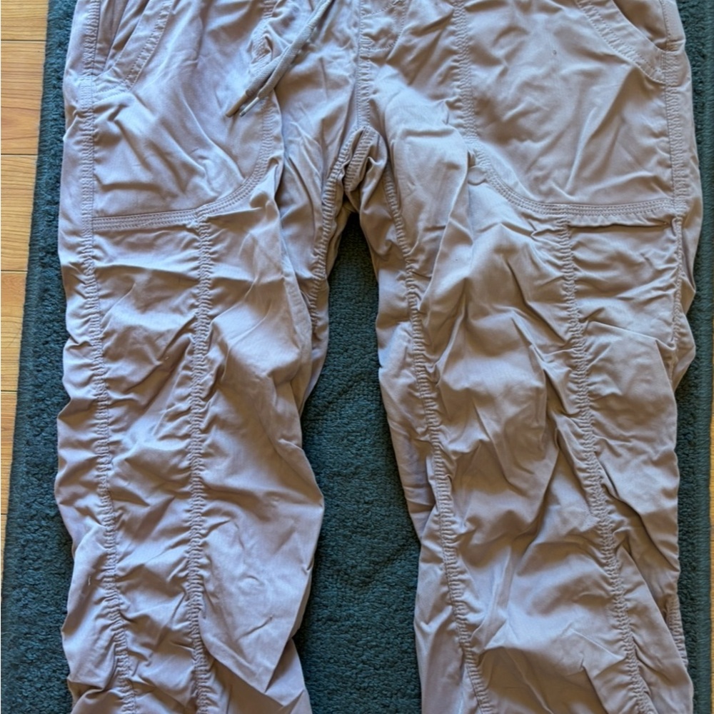 The North Face Women’s Light Gray Capri’s, Size Medium